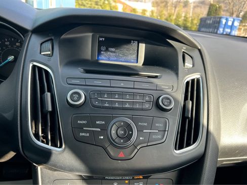 Used 2016 Ford Focus SE w/ Equipment Group 201A image 17