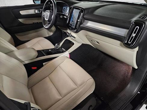 Used 2019 Volvo XC40 T5 Momentum image 21