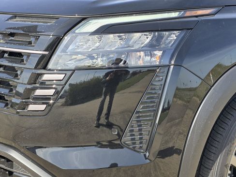 New 2026 Nissan Pathfinder SV image 9