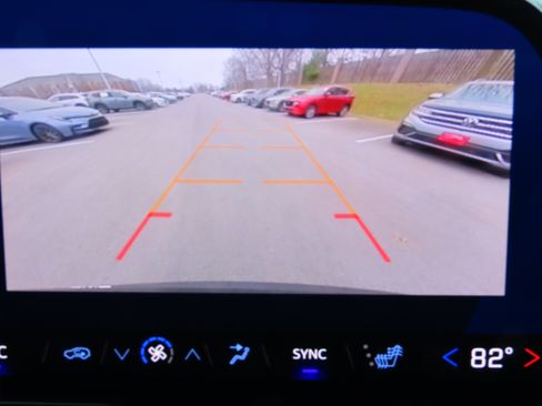 Used 2025 Chevrolet Traverse LT image 25