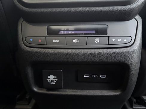 Used 2025 Honda Pilot TrailSport image 45