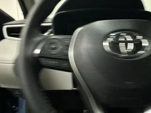 Used 2026 Toyota Corolla Cross LE FWD image 38