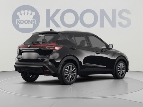 Used 2024 Nissan Kicks SV FWD image 4