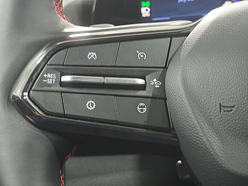 Used 2025 Chevrolet Traverse RS FWD image 14