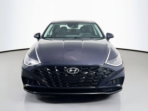 Used 2023 Hyundai Sonata Limited w/ Preferred Accessory Package FWD image 2