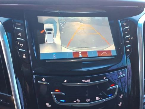 Used 2018 Cadillac Escalade Premium Luxury image 34