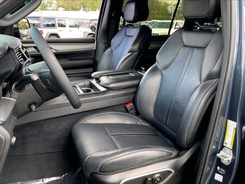 Certified 2024 Jeep Wagoneer Series II AWD/4WD image 8