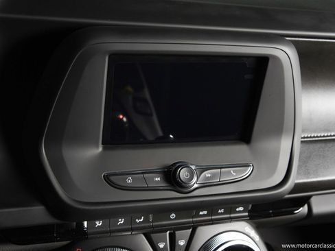 Used 2021 Chevrolet Camaro LT image 35