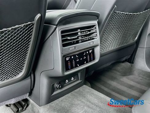 Used 2025 Audi SQ7 Premium Plus AWD/4WD image 38