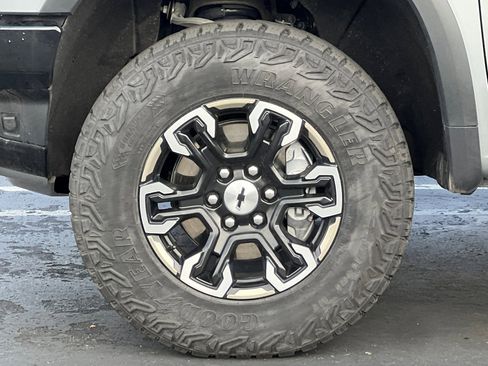 Certified 2024 Chevrolet Silverado 1500 ZR2 w/ Technology Package image 47