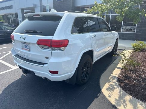 Used 2015 Jeep Grand Cherokee Overland AWD/4WD image 3