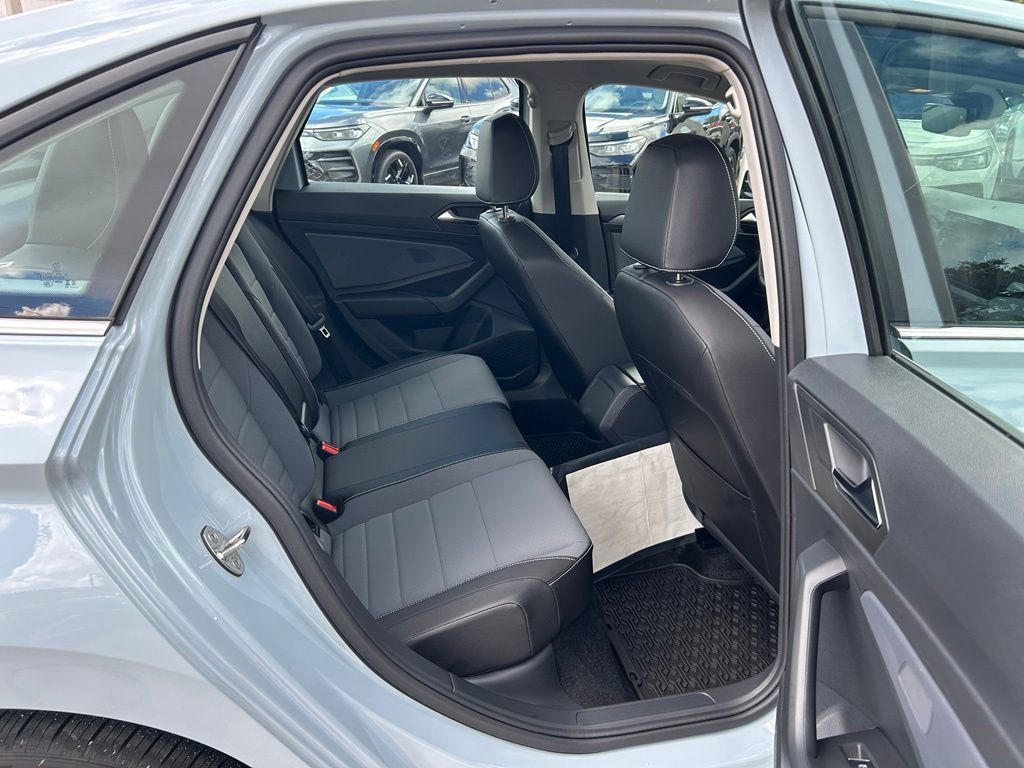Certified 2026 Volkswagen Jetta SE w/ Black Wheel Package FWD image 39