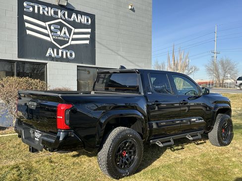 Used 2025 Toyota Tacoma SR5 image 7