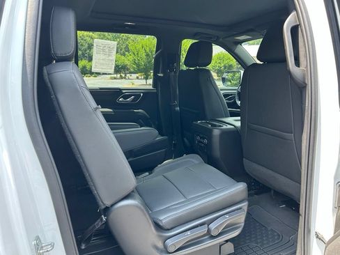 Used 2022 Chevrolet Suburban Z71 w/ Z71 Off-Road Package AWD/4WD image 55