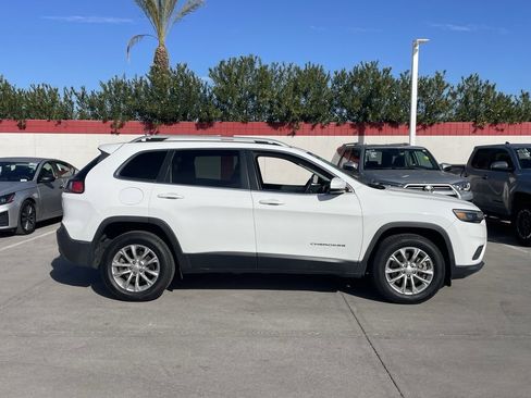 Used 2019 Jeep Cherokee Latitude w/ Popular Appearance Group image 3