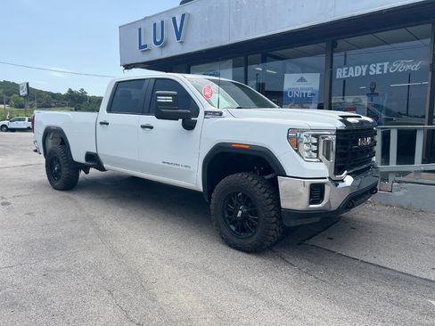Used 2022 GMC Sierra 2500 Pro w/ Convenience Package AWD/4WD image 1
