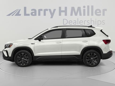 Used 2024 Volkswagen Taos S w/ MDO Package FWD image 3