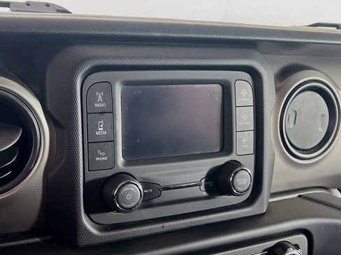 Used 2021 Jeep Gladiator Sport image 16