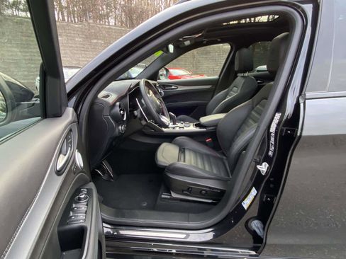 Used 2024 Alfa Romeo Stelvio AWD image 11
