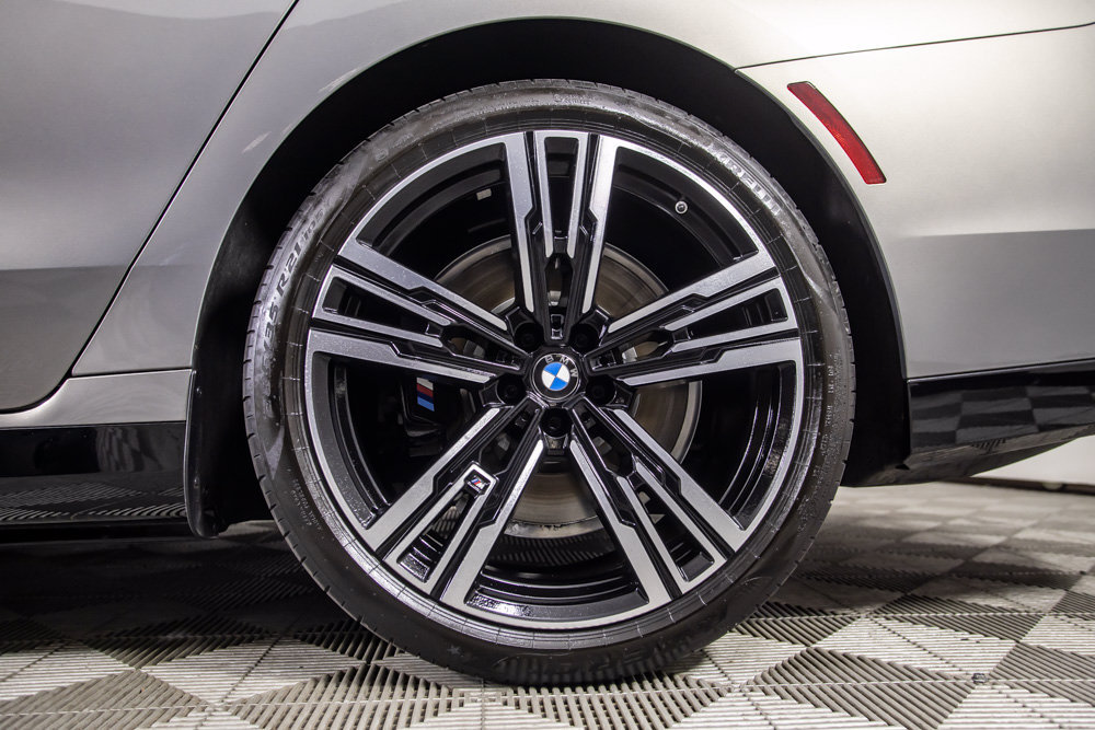 Used 2023 BMW i7 xDrive60 w/ Parking Assistance Package AWD/4WD image 40