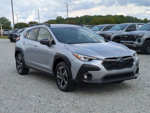 Used 2024 Subaru Crosstrek 2.0i Premium AWD/4WD image 2