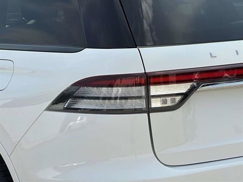 Certified 2022 Lincoln Aviator Reserve w/ Equipment Group 201A AWD/4WD image 8