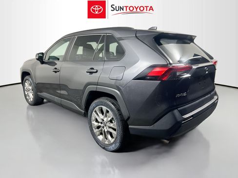 Used 2021 Toyota RAV4 XLE Premium FWD image 6