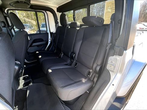 Used 2023 Jeep Gladiator Overland image 22
