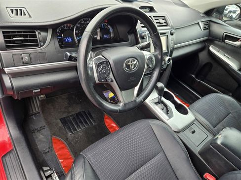 Used 2014 Toyota Camry L image 10