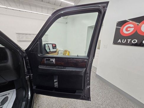 Used 2016 Lincoln Navigator L Reserve RWD image 31