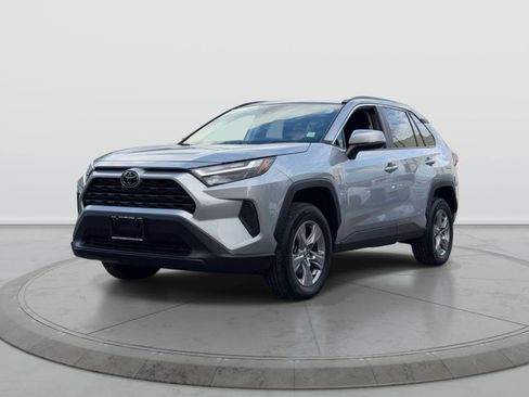 Used 2024 Toyota RAV4 XLE AWD/4WD image 3