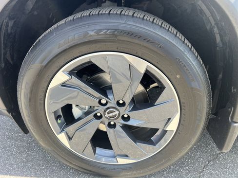 Certified 2025 Nissan Rogue SV w/ SV Premium Package FWD image 9