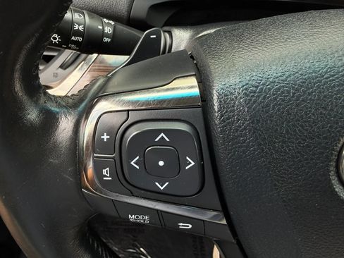Used 2013 Toyota Avalon XLE Touring FWD image 32