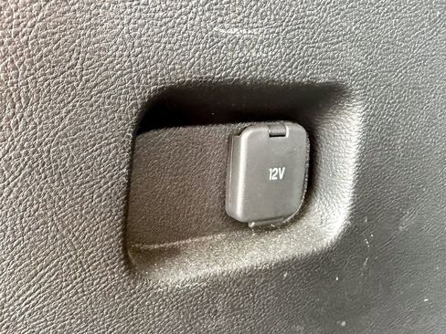 Used 2024 Ford Edge SE w/ Black Appearance Package image 17