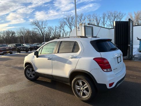Used 2022 Chevrolet Trax LT w/ LT Convenience Package image 6