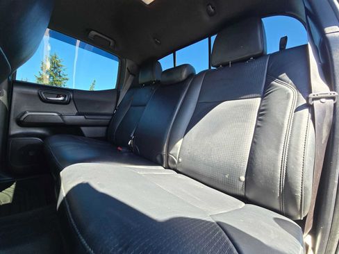 Certified 2021 Toyota Tacoma TRD Off-Road w/ TRD Premium Off Road Package AWD/4WD image 17
