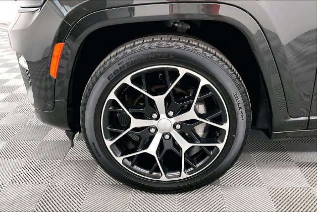 Used 2024 Jeep Grand Cherokee Summit AWD/4WD image 10