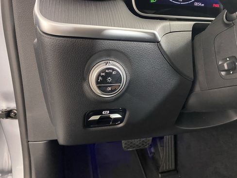 New 2025 Mercedes-Benz C 300 4MATIC Sedan image 18