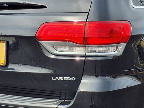 Used 2018 Jeep Grand Cherokee Laredo AWD/4WD image 23