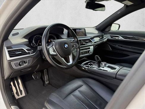 Used 2019 BMW 740i w/ M Sport Package RWD image 10