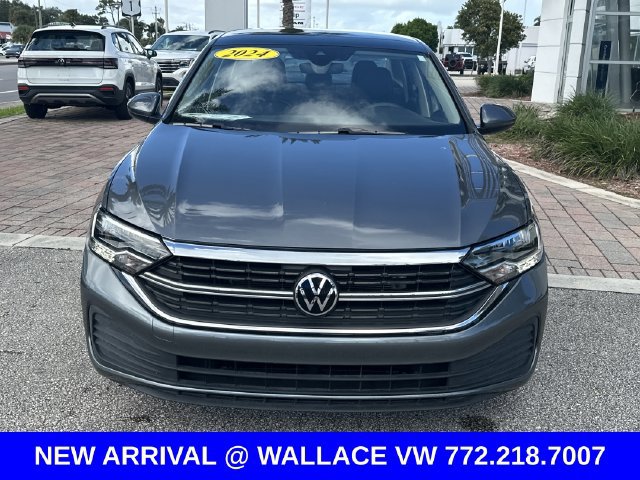 Certified 2024 Volkswagen Jetta SE w/ Panoramic Sunroof Package FWD image 4