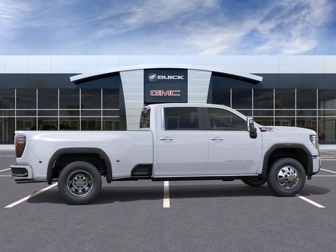 New 2026 GMC Sierra 3500 Denali w/ Denali Reserve Package AWD/4WD image 5