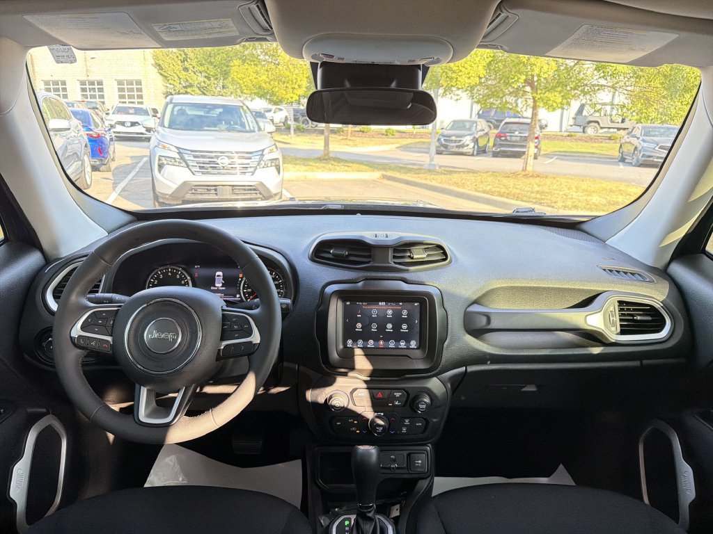 Used 2021 Jeep Renegade Latitude FWD image 19