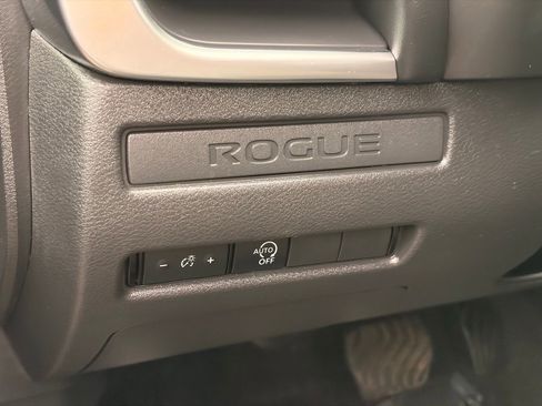 Certified 2023 Nissan Rogue S FWD image 22