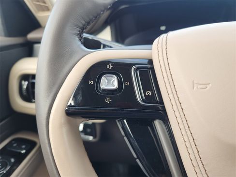 Used 2021 Lincoln Aviator 2WD image 28