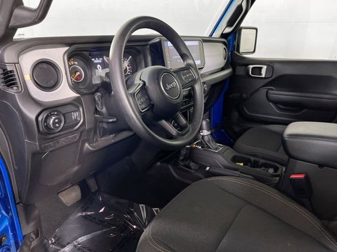 Used 2024 Jeep Gladiator Sport AWD/4WD image 9