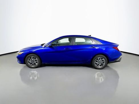 Used 2024 Hyundai Elantra SEL FWD image 3
