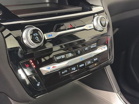 Used 2023 Ford Explorer ST-Line w/ Class IV Trailer Tow Package image 21