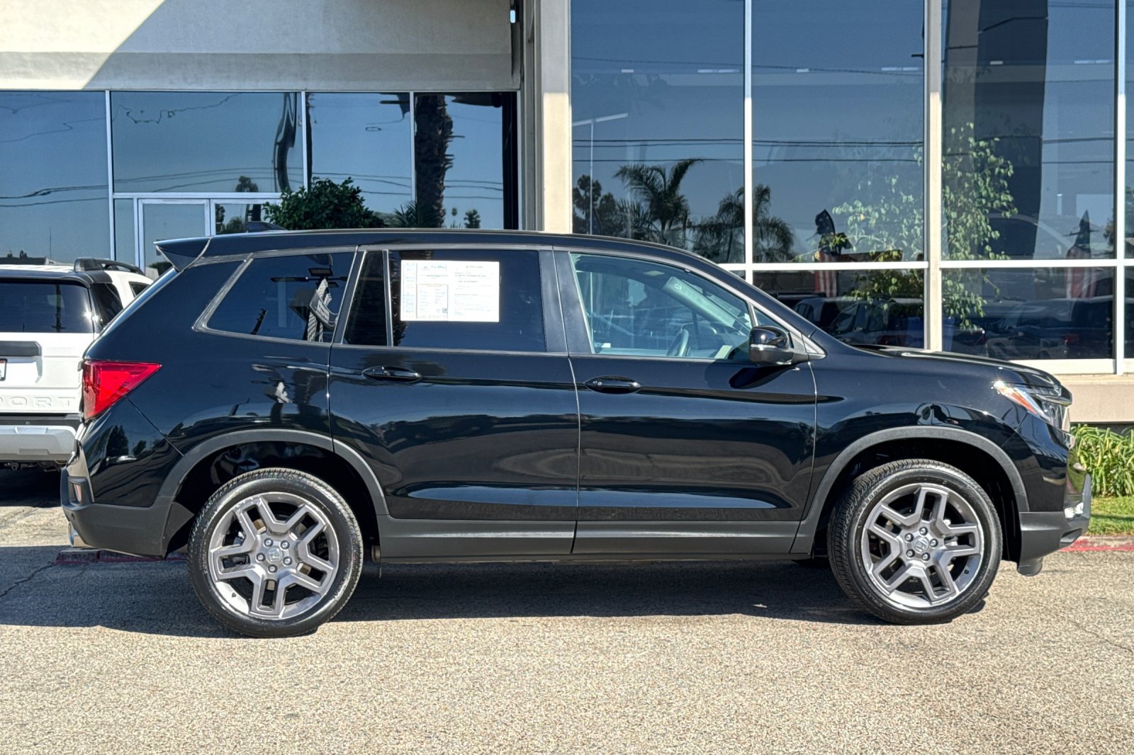 Certified 2023 Honda Passport EX-L image 3