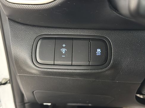 Used 2025 Hyundai Venue SEL FWD image 20